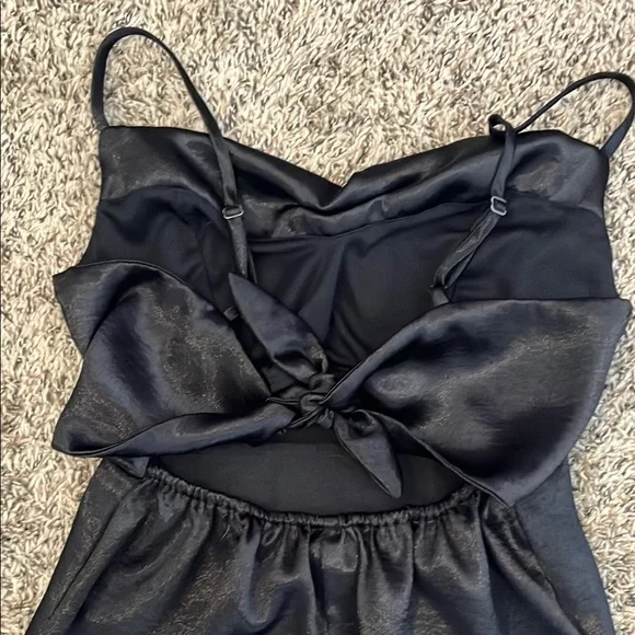 Elegant Black Satiny Dress - Picture 6 of 6